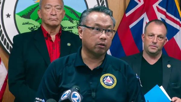 毛伊岛紧急服务部门负责人因未启动警报而受到批评后辞职